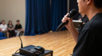 How to Choose Wireless Microphone Systems For Singers