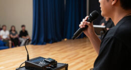 How to Choose Wireless Microphone Systems For Singers