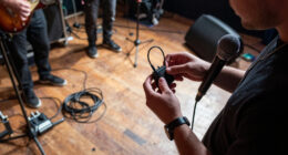 Wireless Microphone Systems For Singers: A Halloween Guide